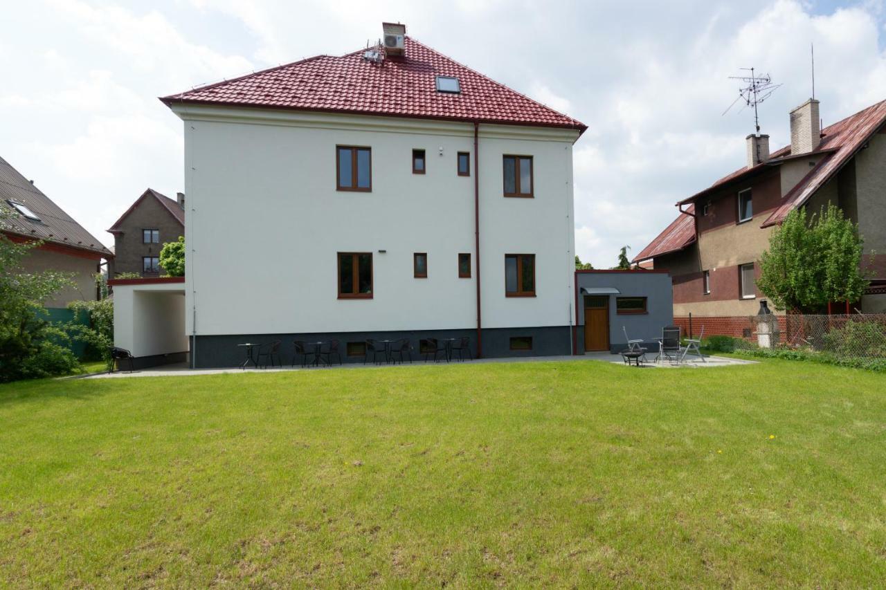 Villa U Areny ออสตราวา ภายนอก รูปภาพ